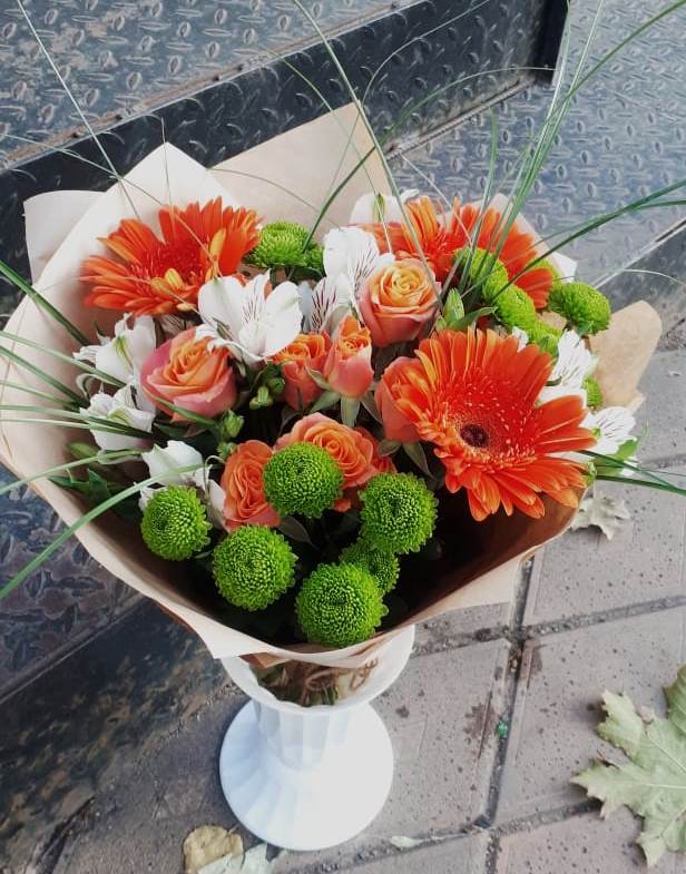 Букет цветов из: Герберы, Хризантемы, Альстромерии и Розы в Восточной