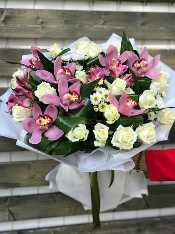 Букет цветов из: Розы и Хризантемы в Восточной