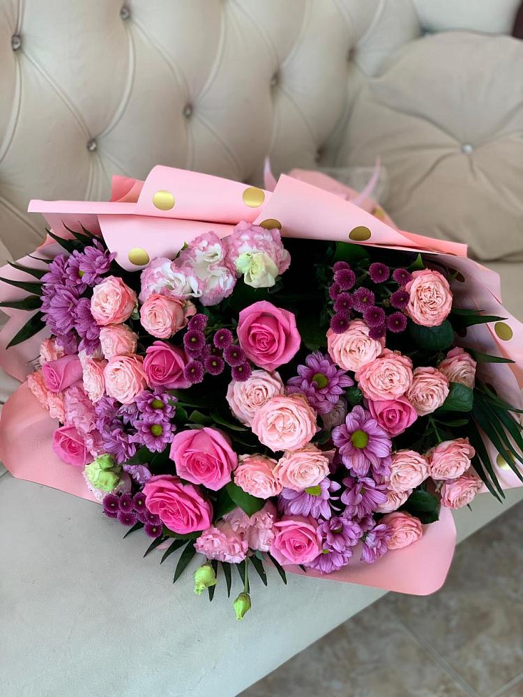 Букет цветов из: Хризантемы, Розы и Лизиантусы в Восточной