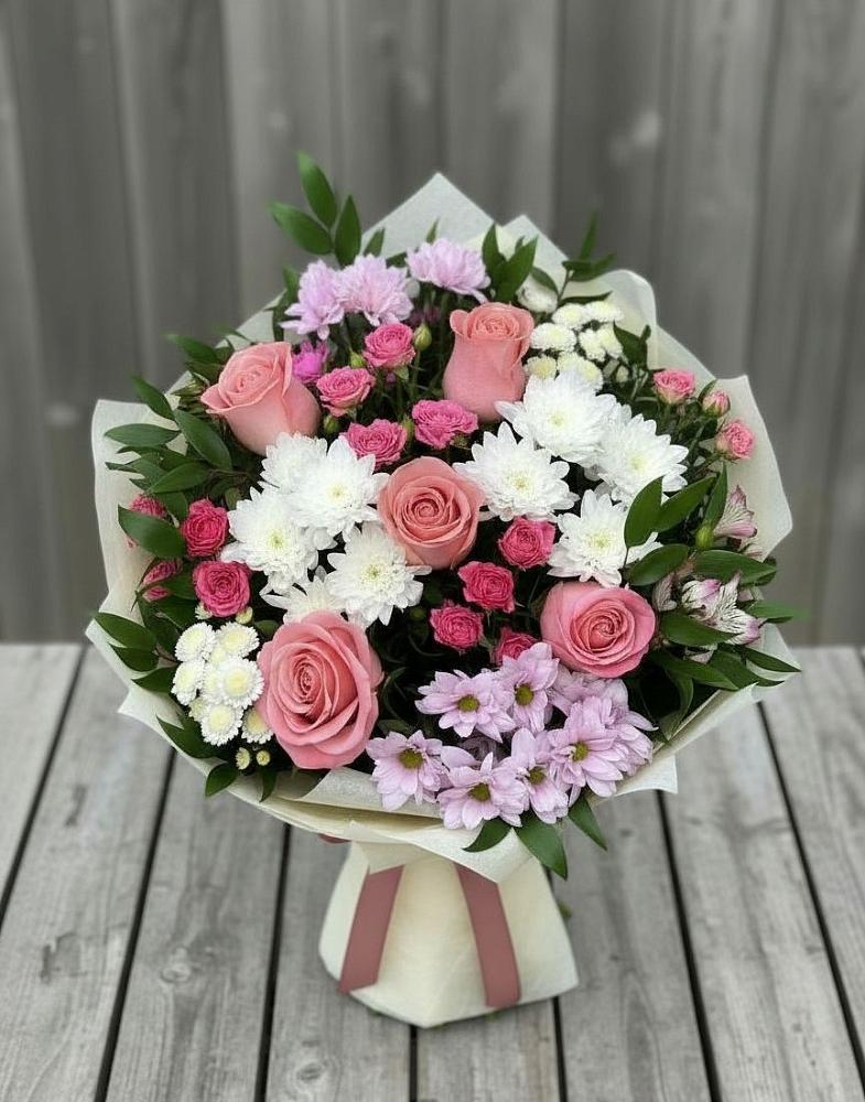 Букет цветов из: Альстромерии, Гвоздики, Розы и Хризантемы в Восточной