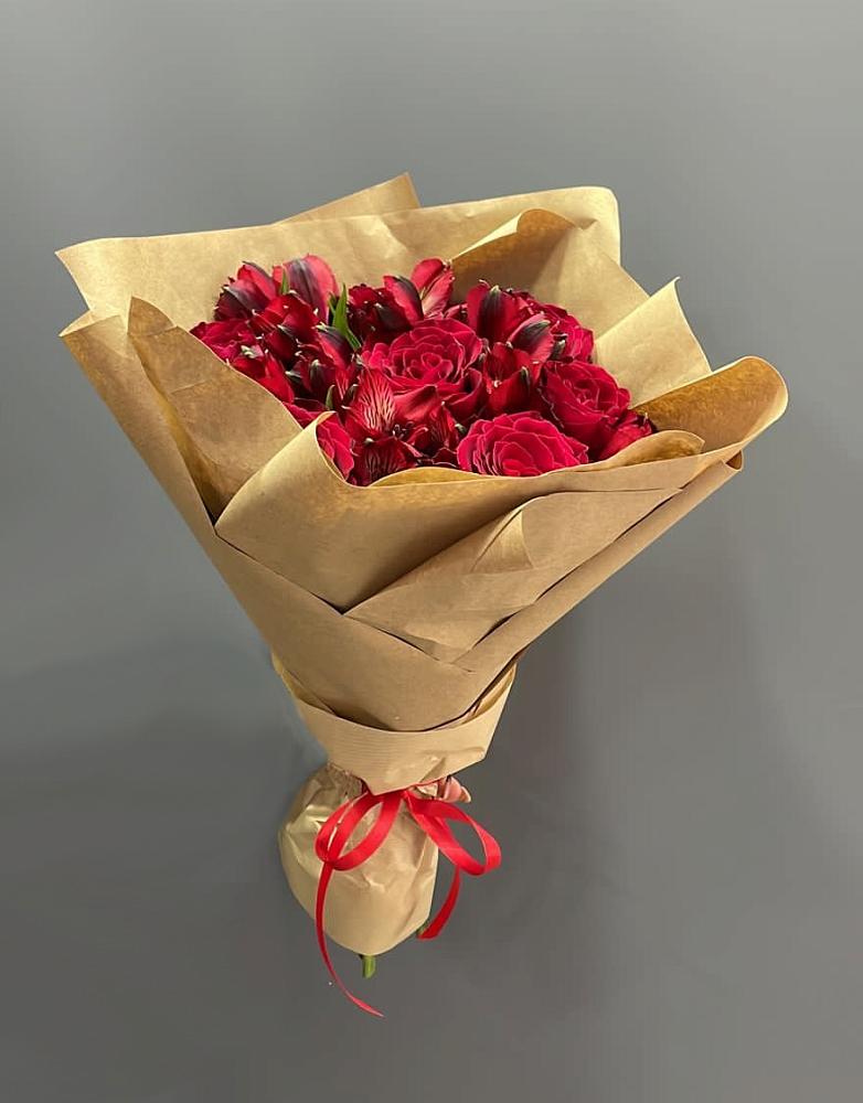 Букет цветов из: Альстромерии и Розы в Восточной