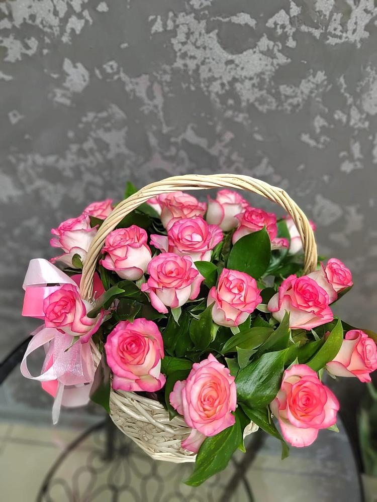 Цветочная композиция из Розы в корзине в Восточной