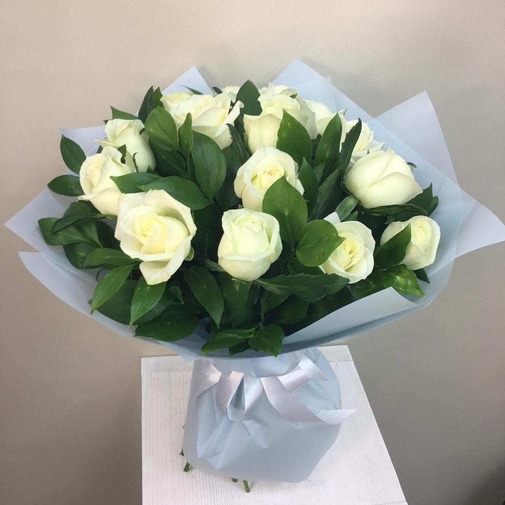 Букет 15 Белых роз Проуд в Восточной