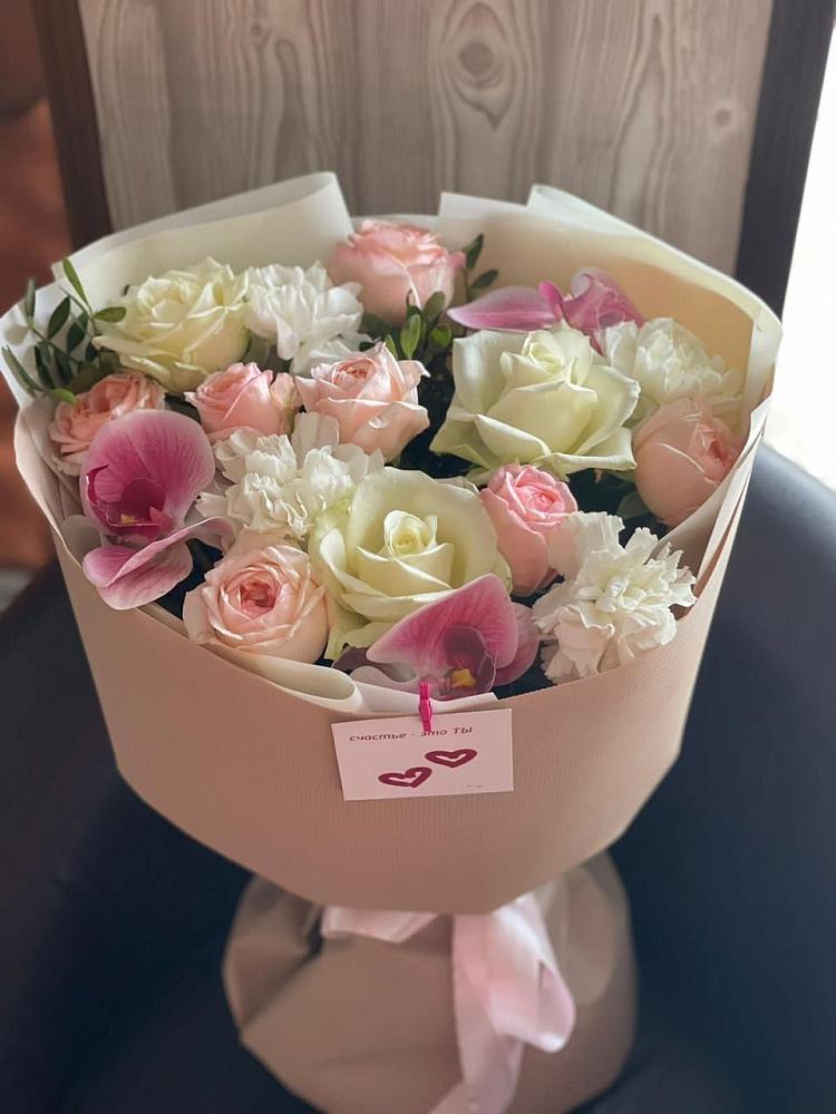 Букет цветов из: Орхидеи, Розы и Гвоздики в Восточной