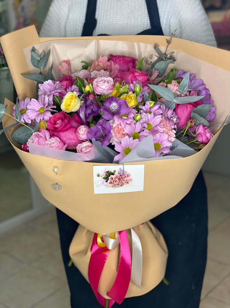 Букет цветов из: Хризантемы, Гвоздики и Альстромерии в Восточной