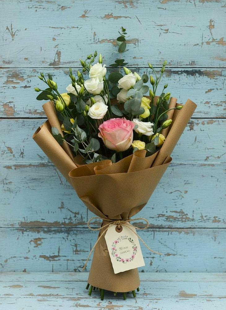 Букет цветов из: Розы и Лизиантусы в Восточной