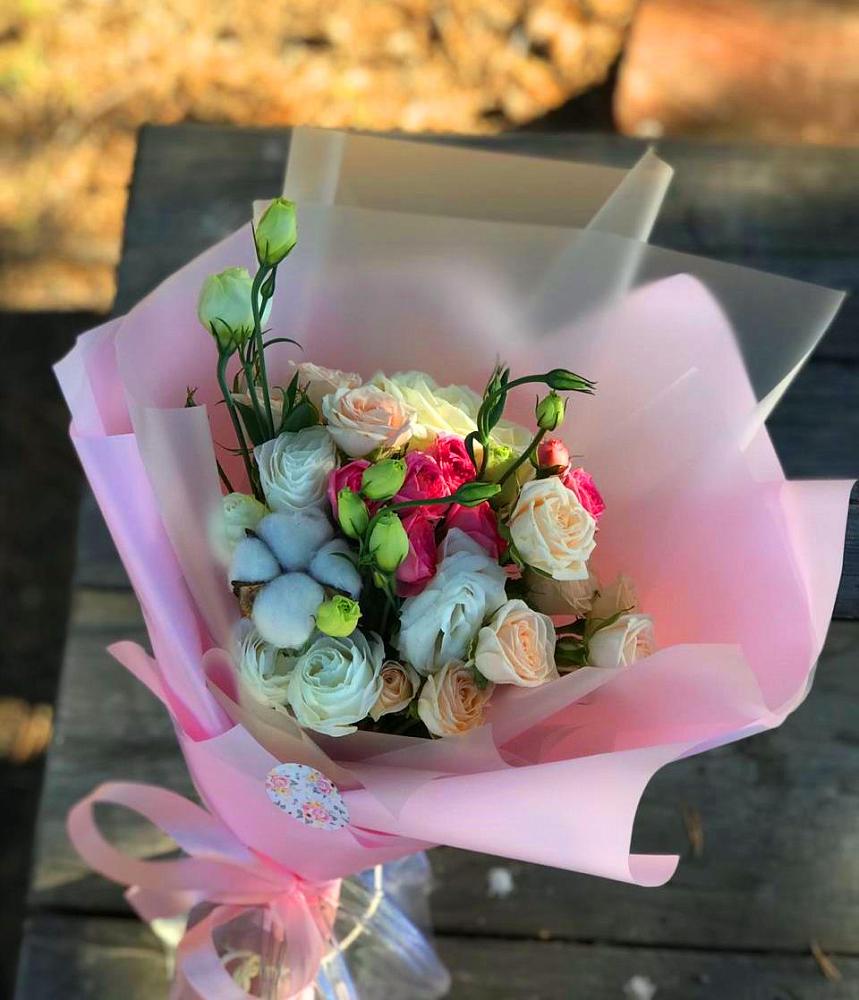 Букет цветов из: Розы и Лизиантусы в Восточной