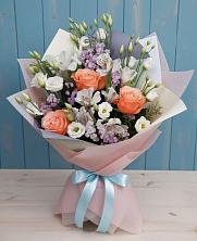 Букет цветов из:  Лизиантусы, Розы, Альстромерии и Гипсофила в Восточной