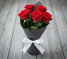 Букет 5 Красных роз Эдлесс Лав #REPLACE_PRED# Восточной