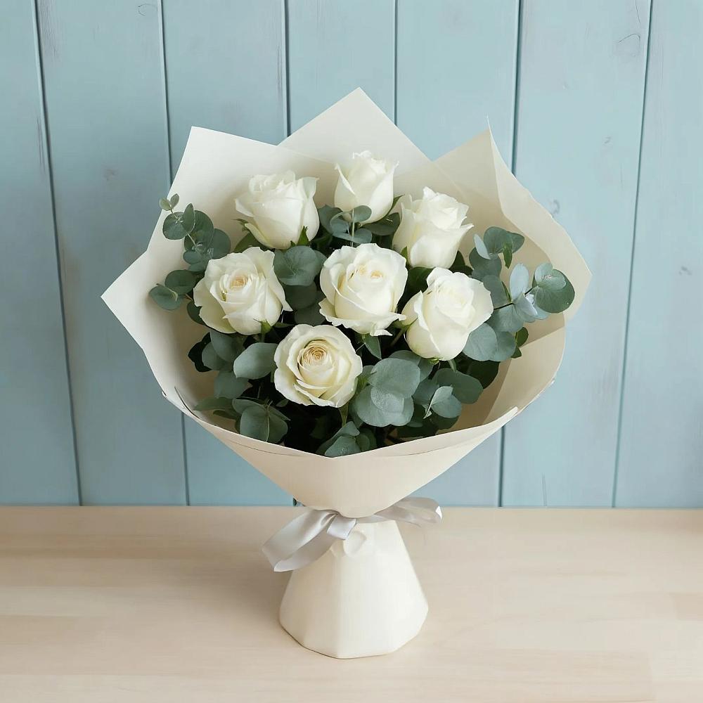 Букет Белые розы в Эвкалипте в Восточной