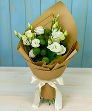 Букет цветов из:  Хризантемы и Лизиантусы в Восточной