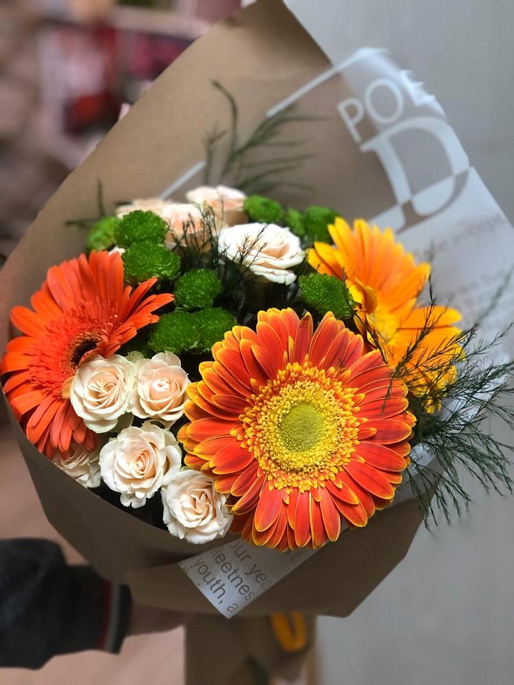 Букет цветов из: Герберы, Хризантемы и Розы в Восточной
