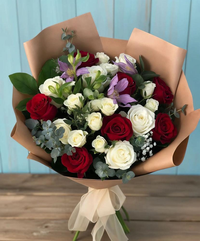 Букет цветов из: Розы и Альстромерии в Восточной
