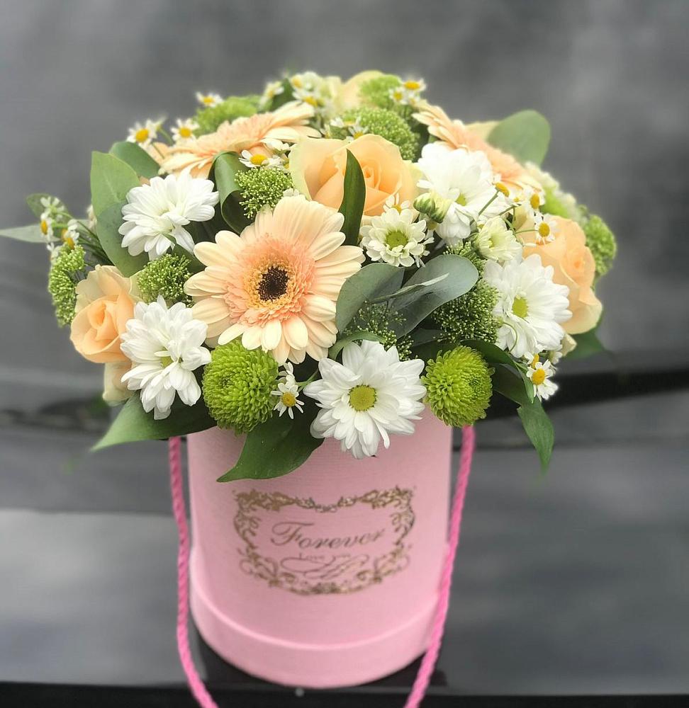 Цветочная композиция из Розы, Герберы и Хризантемы в шляпной коробке в Восточной