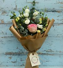 Букет цветов из:  Розы и Лизиантусы в Восточной