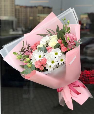 Букет цветов из: Розы, Лизиантусы и Хризантемы в Восточной