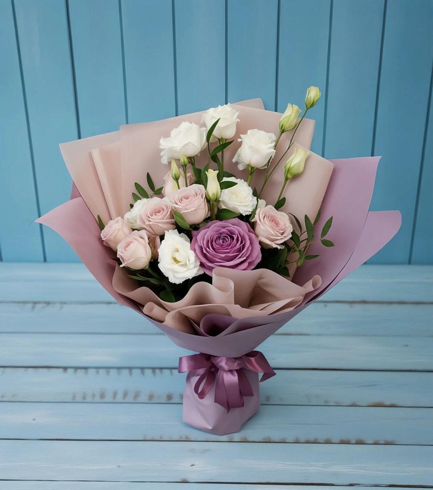 Букет цветов из: Розы и Лизиантусы в Восточной